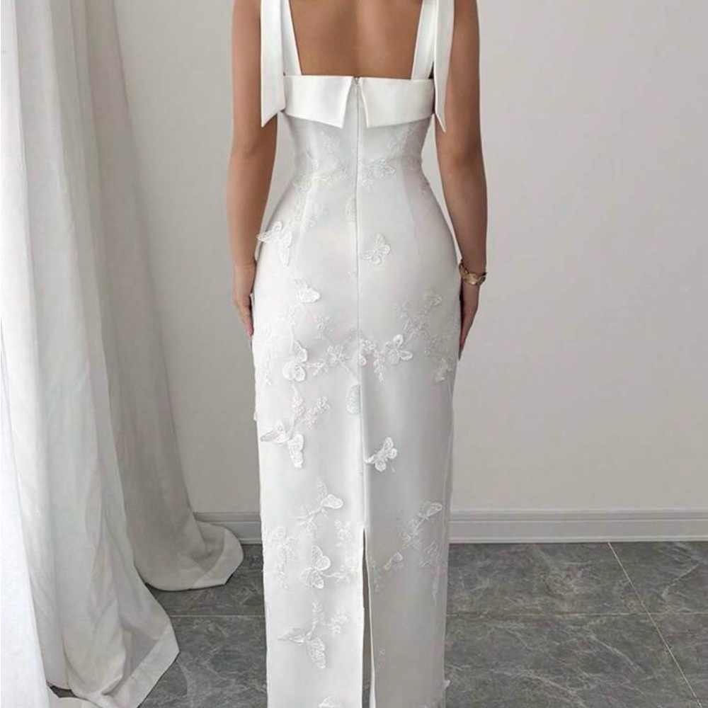 Elegant White Embroidered Lace Dress - Picture 2 of 2